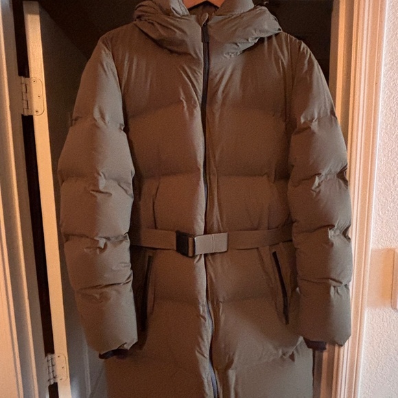 New without tags womens medium Aritzia Super Alps Puff 2 O waterproof down coat - Picture 2 of 14